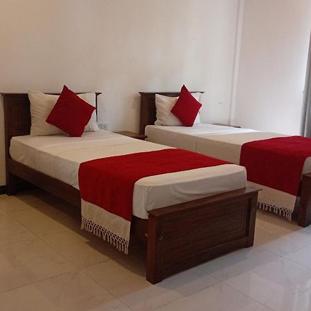 Oyo 278 Hotel Rivelka Kundasale Dış mekan fotoğraf
