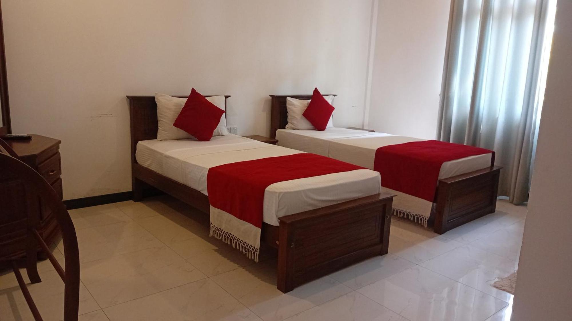 Oyo 278 Hotel Rivelka Kundasale Dış mekan fotoğraf