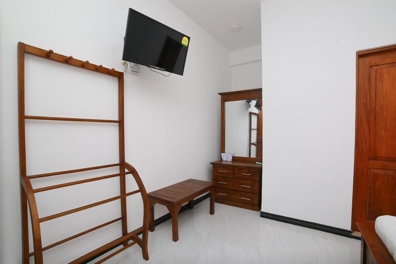 Oyo 278 Hotel Rivelka Kundasale Oda fotoğraf